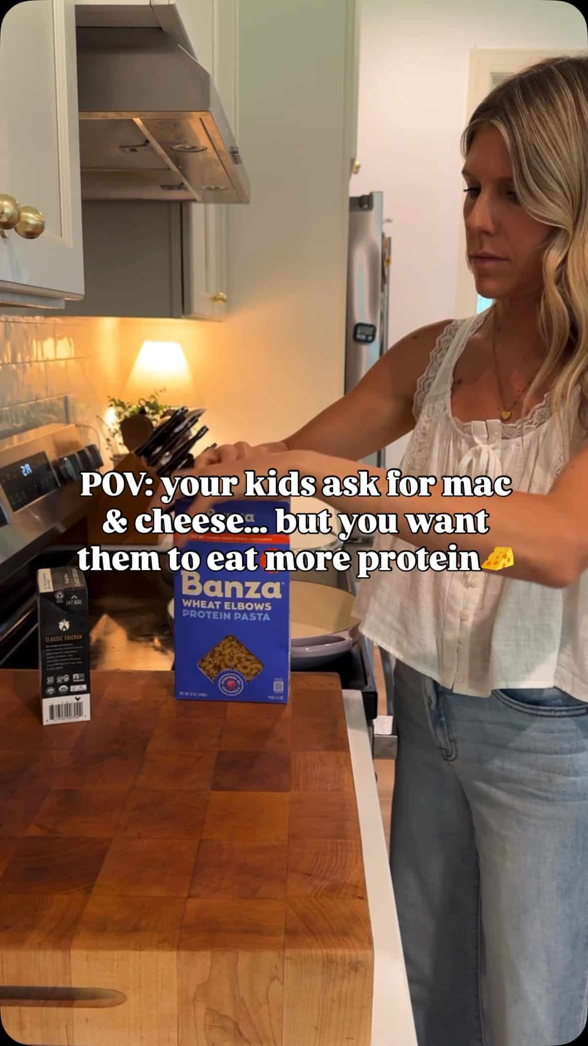 If you’re not making your Mac & cheese like this, you’re doing it wrong😎

But seriously my kids have no idea this has over 20g of protein per serving👏🏻 Comment “RECIPE” to get the link to the recipe sent to your DM’s!☺️

I used @kettleandfire chicken bone broth to cook my @eatbanza wheat protein elbows for the dynamic duo to pack in a ton of protein in such an easy weeknight dinner meal! Perfect back-to-school night dinner 🍽️ & you can find both items at Target💯