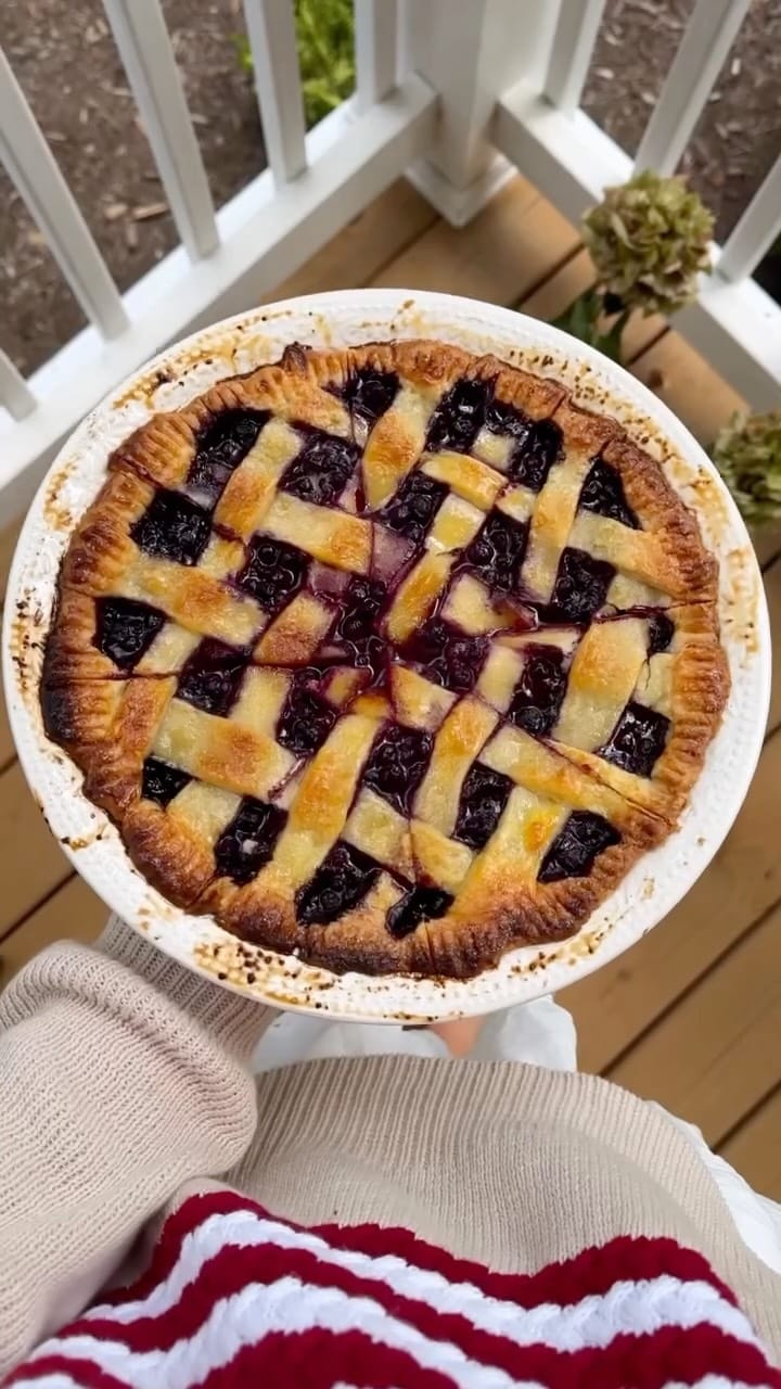 Comment “pie” for the link to the recipe I used! This blueberry pie is SO GOOD🫐🥧

And when you comment I’ll send you a roundup of our favorite Labor Day recipes! Have a great weekend!🇺🇸✨