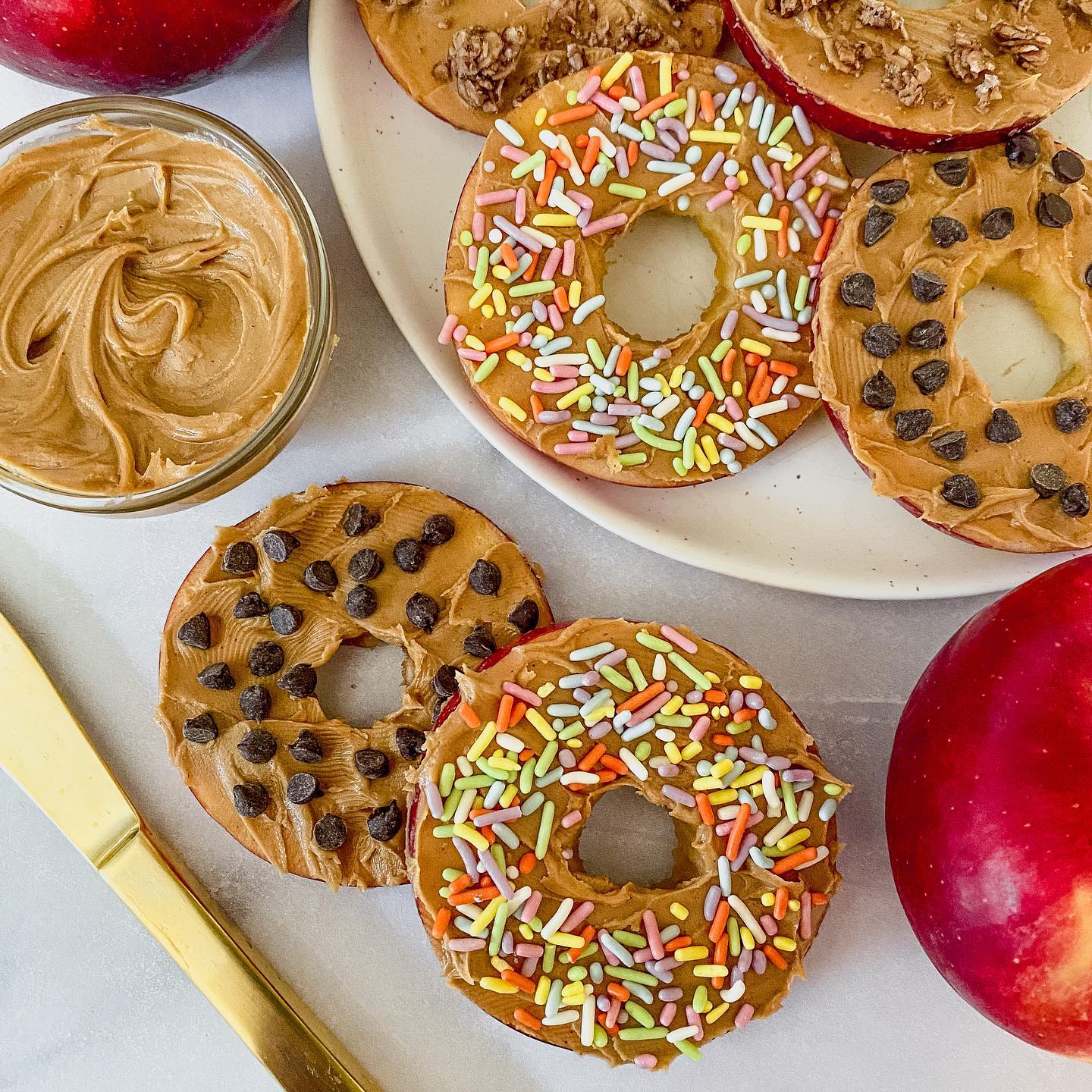 have you ever made little apple donuts?🍎🍩 i mean they aren’t a donut but they’re such a cute & fun snack👌🏻
.
the boys loved these! all i did was slice my Rubyfrost apples, took out the core, & topped them with: maple peanut butter, chocolate chips, sprinkles, & granola💯
.
to make the maple peanut butter: mix together: 1/4 cup natural peanut butter, 1-2 tbsp maple syrup (depending on sweetness preferred), 1/2 tsp cinnamon & pinch of sea salt🍁
.
great for both kids & adults! & i used my @rubyfrostapple that are perfectly sweet yet tart while being crisp & delish! they’re a vibrant red & a great apple for baking! they’re also slow to brown because they have high levels of vitamin C, so don’t forget that the next time you’re putting apples on a charcuterie board!💃🏼
.
if you’ve never tried them, you must! i’m such an apple lover, they’re one of my fav snacks and these are delish! you can follow @rubyfrostapple on instagram to see if they sell these fab apples near you🍎

#PrettyDelicious #RubyFrostApples #sponsored