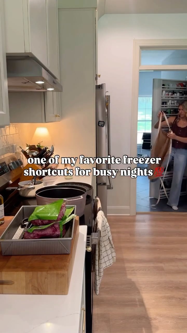 This is one of those meal prep things that makes me wonder why I didn’t start doing it sooner😂

Comment “RECIPE” for our go to taco recipe!👏🏻

I cooked 4 lbs of taco meat at once, portioned it into 1 lb servings, & then froze it. Next time I’d honestly do 5-6lbs of meat because we usually eat around 2lbs at a time🙃

That way it’s easy to thaw for things like tacos, nachos, burritos, enchiladas, & taco bowls🌮 Hope this helps!